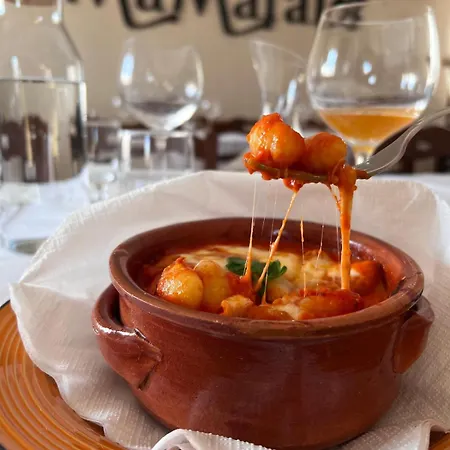 마마랄 게스트하우스 4*